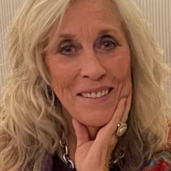 Meet your Posher, Deborah - Picture 2 of 2